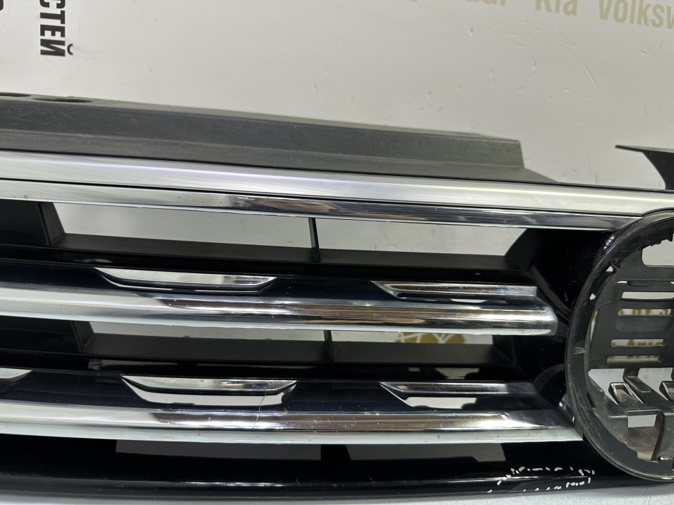 Решетка радиатора Volkswagen Tiguan 2 2016 Дорестайлинг OEM 5NA853653B