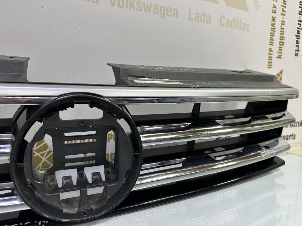 Решетка радиатора Volkswagen Tiguan 2 2016 Дорестайлинг OEM 5NA853653B