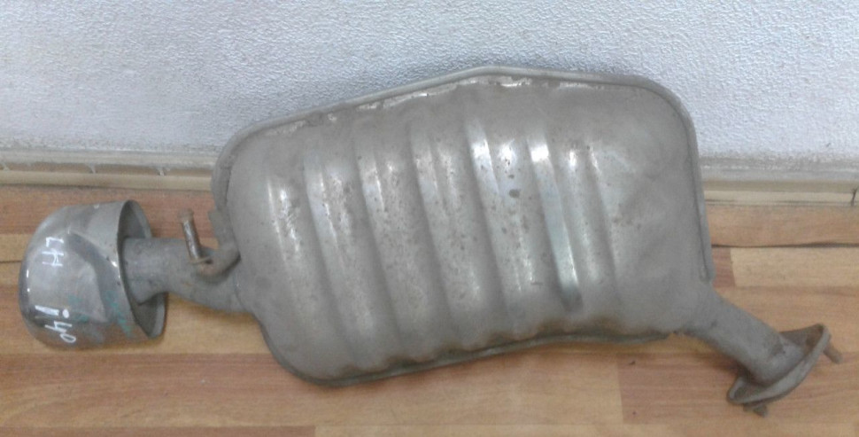 Глушитель левый Hyundai i40 oem 287103Z250 (вмятина) (скл-3)