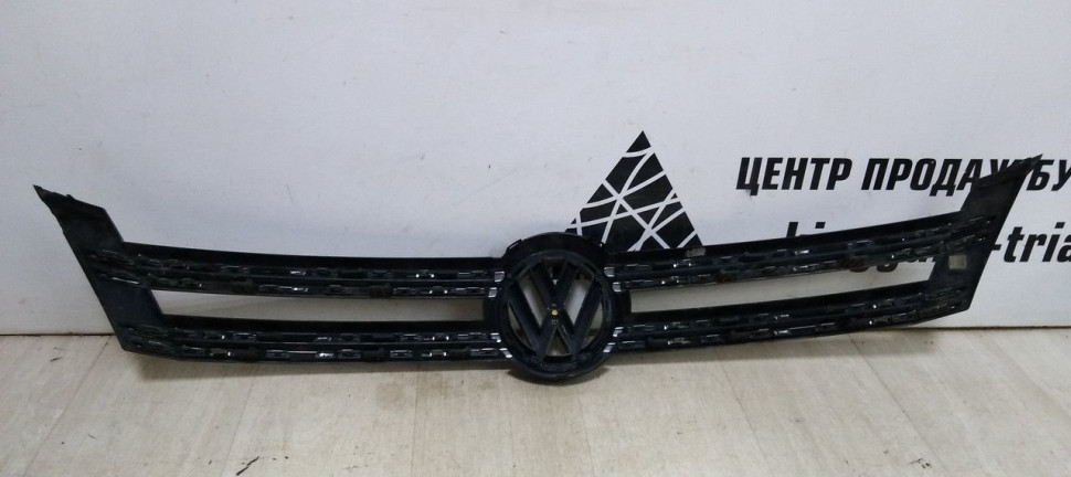 Решетка радиатора Volkswagen Tiguan (11>) oem 5n0853665