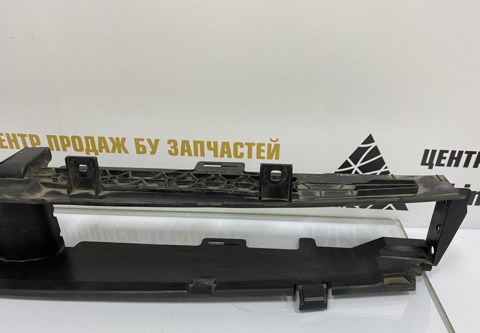 Воздуховод радиатора нижний BMW 5 G30 OEM 51137359838