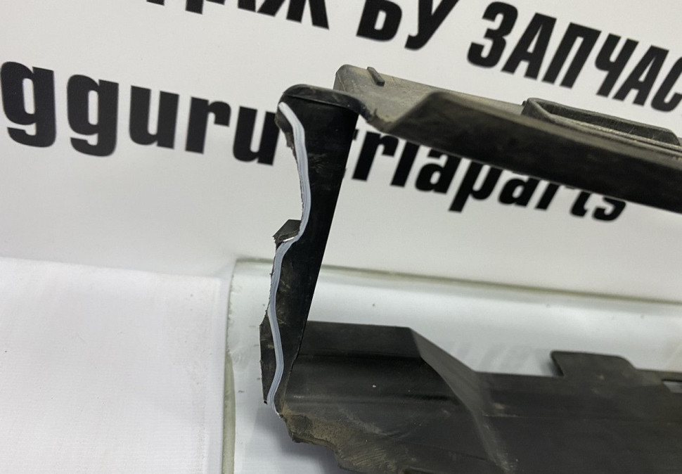 Воздуховод радиатора нижний BMW 5 G30 OEM 51137359838