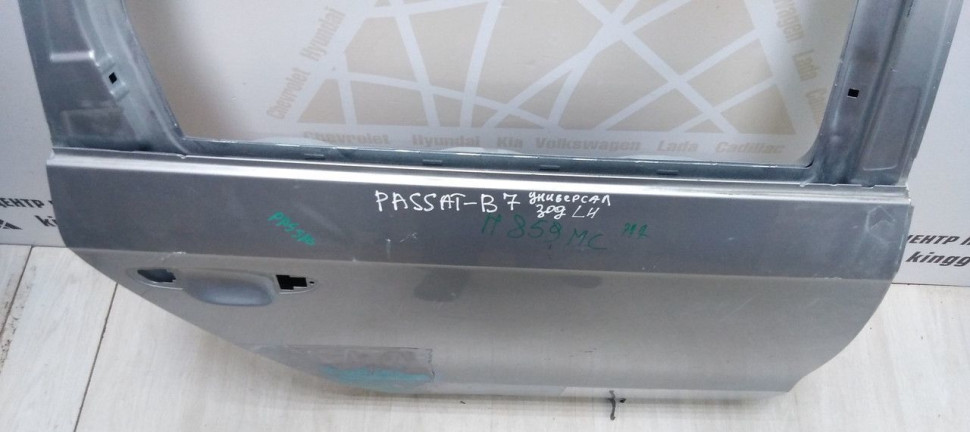 Дверь задняя правая Volkswagen Passat B7 универсал 11-15 oem 3AF833056