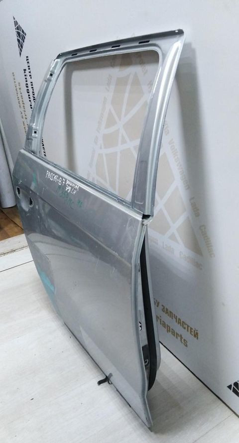 Дверь задняя правая Volkswagen Passat B7 универсал 11-15 oem 3AF833056