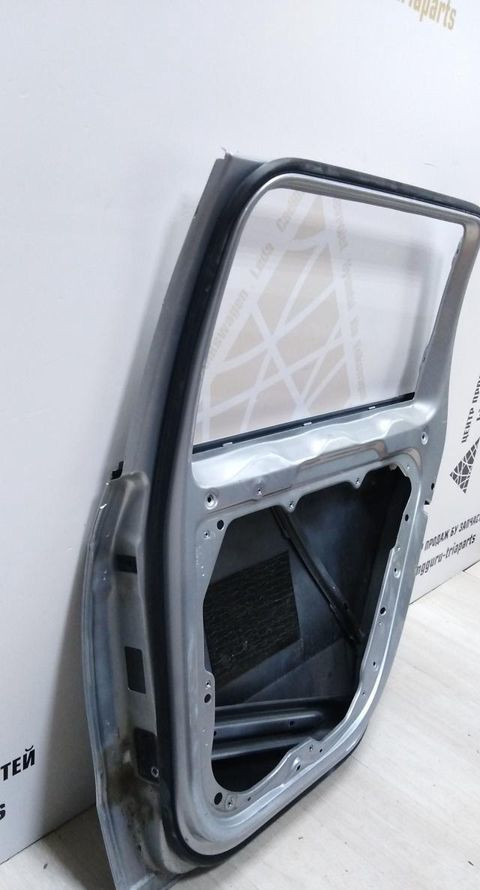 Дверь задняя правая Volkswagen Passat B7 универсал 11-15 oem 3AF833056