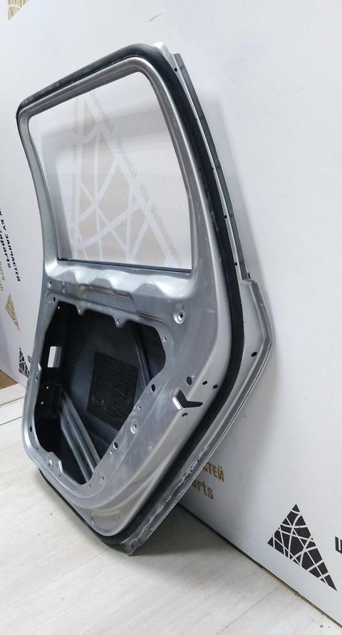 Дверь задняя правая Volkswagen Passat B7 универсал 11-15 oem 3AF833056