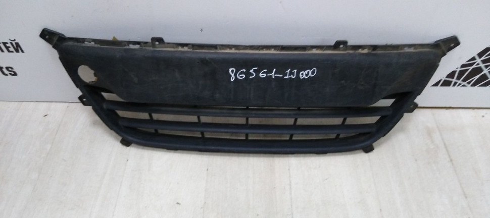 Решетка в бампер Hyundai i20 2008-2014 oem 865611j000 Решетка в бампер Hyundai i20 2008-2014 oem 865611j000