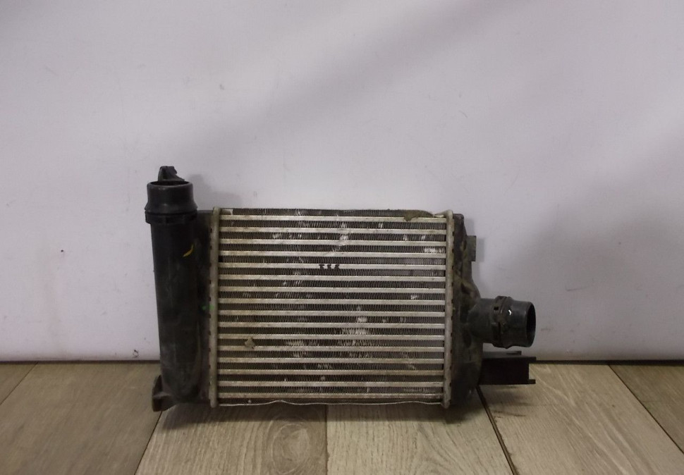 Радиатор интеркуллера бу Renault Duster OEM 144967634R