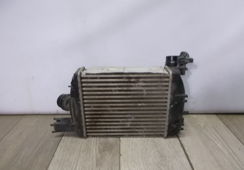 Радиатор интеркуллера бу Renault Duster OEM 144967634R