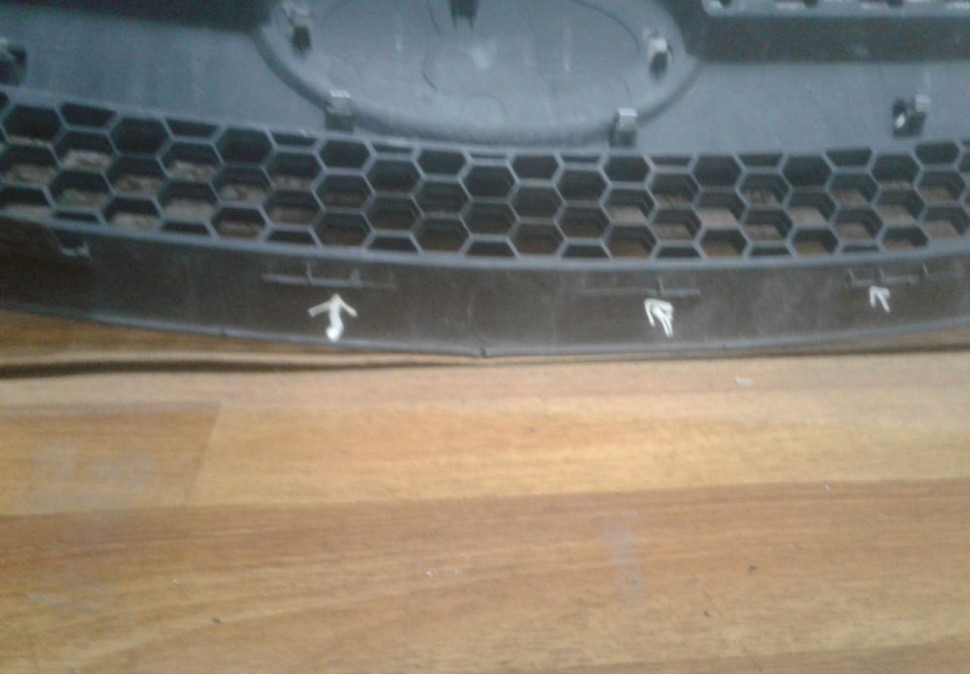 Решетка радиатора Lada Largus oem 8450000248 (слом.ниж.3креп.) (скл-3) Решетка радиатора Lada Largus oem 8450000248 (слом.ниж.3креп.) (скл-3)