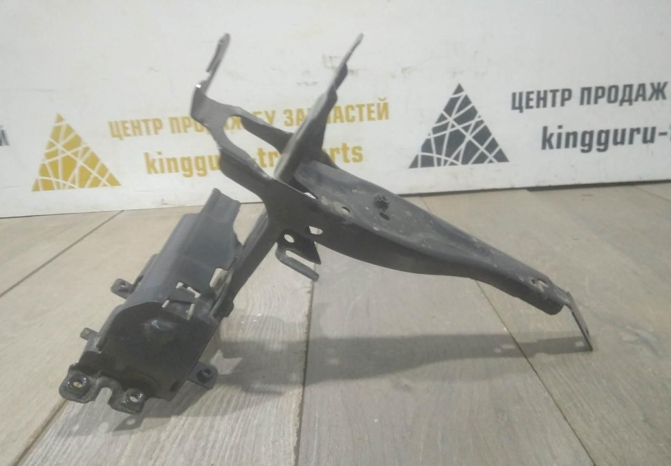 Кронштейн под фару правый бу BMW 3 G20 OEM 51647422294