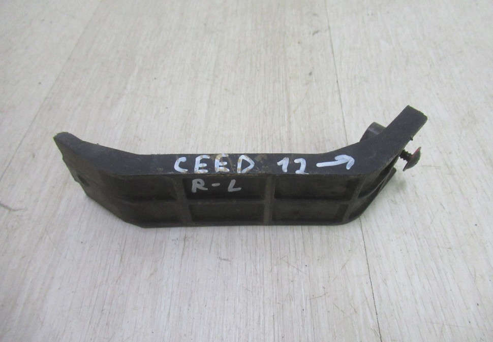 Кронштейны заднего бампера (комплект)  Kia Ceed 12> oem 86639a6150