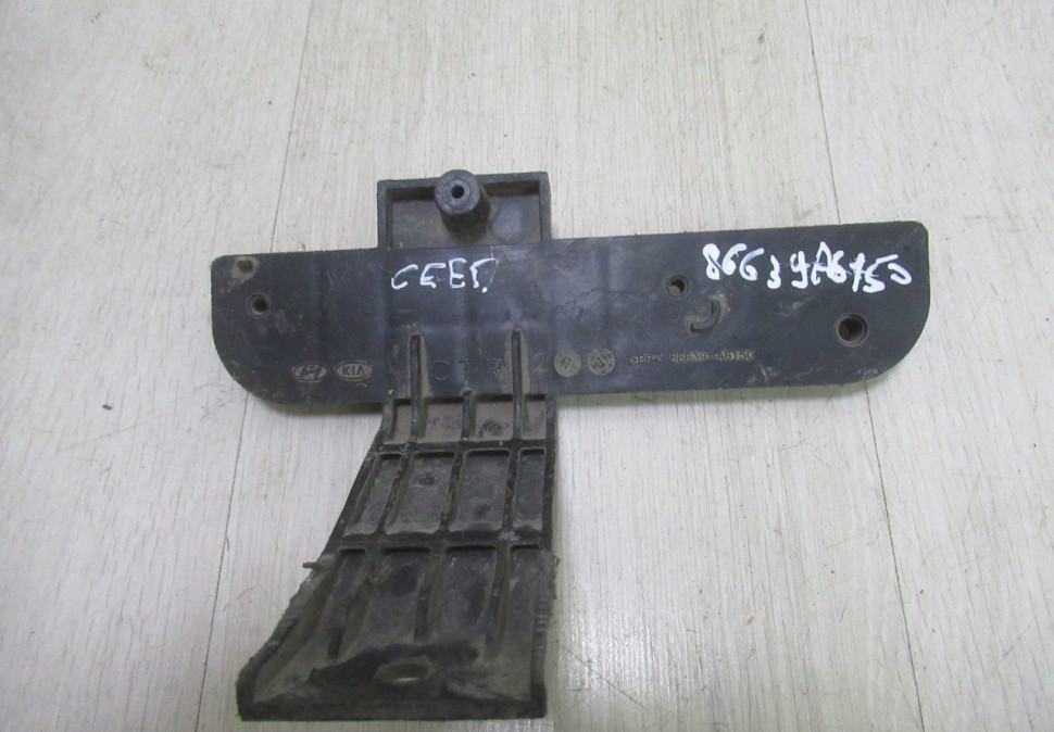 Кронштейны заднего бампера (комплект)  Kia Ceed 12> oem 86639a6150
