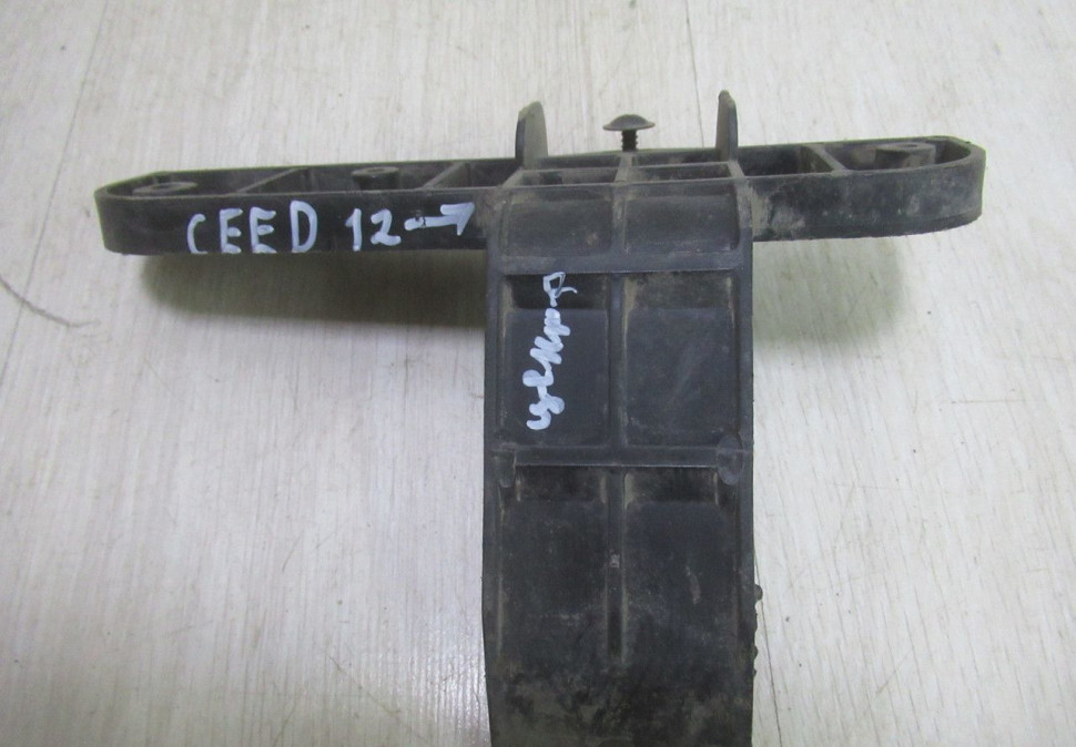 Кронштейны заднего бампера (комплект)  Kia Ceed 12> oem 86639a6150