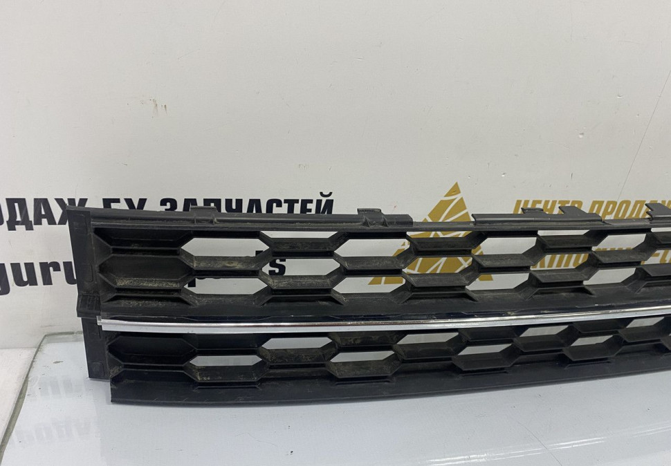 Решетка переднего бампера Skoda Octavia A7 рестайлинг OEM 5E0853677K (скл-3) Решетка переднего бампера Skoda Octavia A7 рестайлинг OEM 5E0853677K (скл-3)