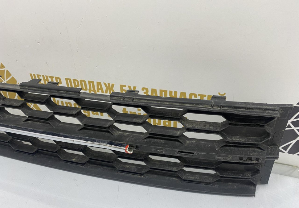 Решетка переднего бампера Skoda Octavia A7 рестайлинг OEM 5E0853677K (скл-3) Решетка переднего бампера Skoda Octavia A7 рестайлинг OEM 5E0853677K (скл-3)