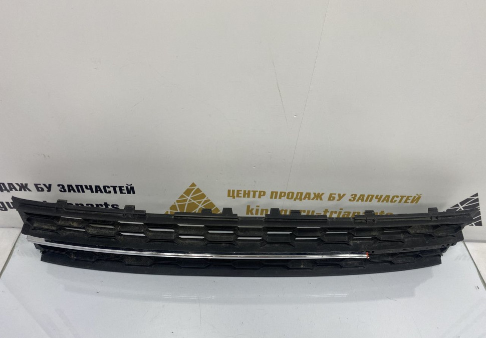 Решетка переднего бампера Skoda Octavia A7 рестайлинг OEM 5E0853677K (скл-3) Решетка переднего бампера Skoda Octavia A7 рестайлинг OEM 5E0853677K (скл-3)