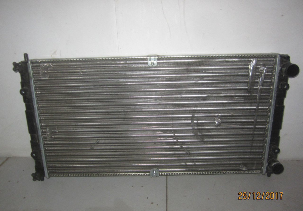 Радиатор охлаждения Chevrolet Niva oem 212301301012010 (скл-3)