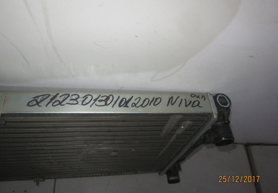 Радиатор охлаждения Chevrolet Niva oem 212301301012010 (скл-3)