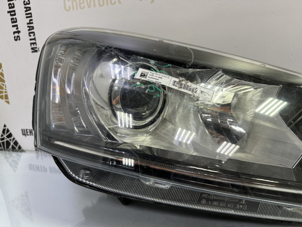 Фара ксенон правая бу Skoda Yeti OEM 5L1941016C