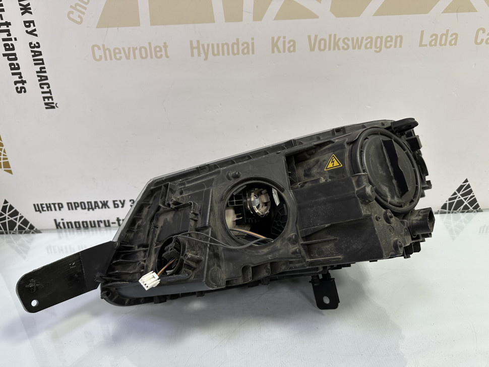Фара ксенон правая бу Skoda Yeti OEM 5L1941016C
