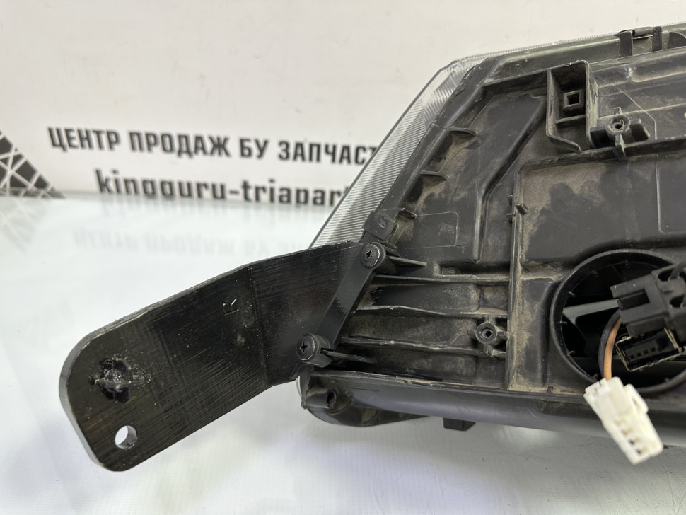 Фара ксенон правая бу Skoda Yeti OEM 5L1941016C