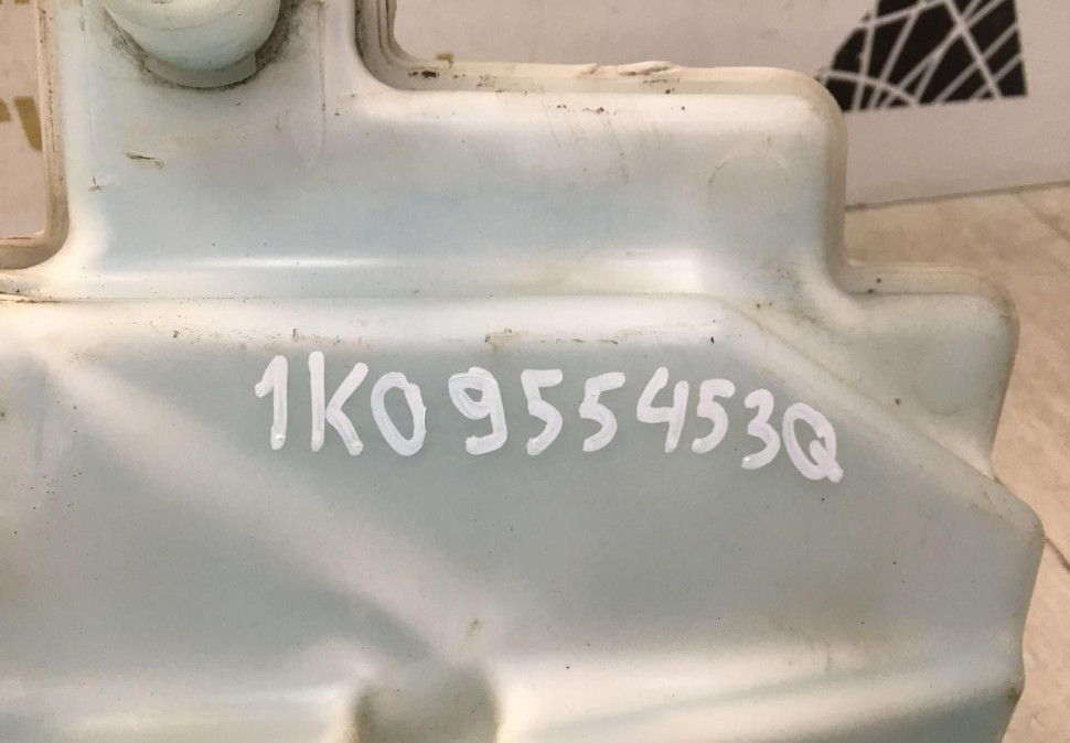 Бачок омывателя  Skoda Octavia A5 OEM 1K0955453Q