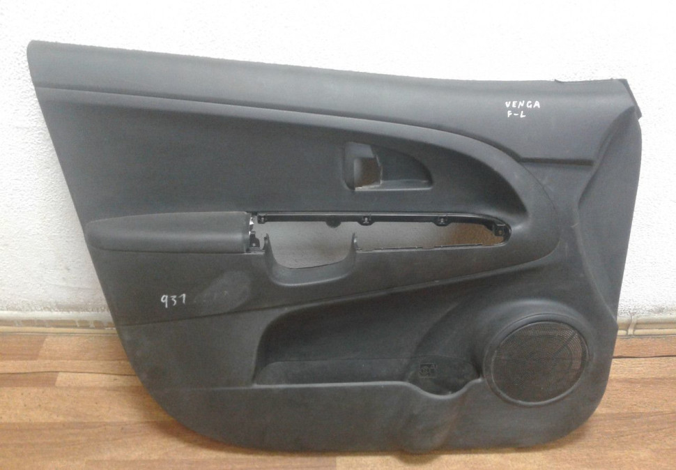 Обивка двери передняя левая Kia Venga (скл-3)