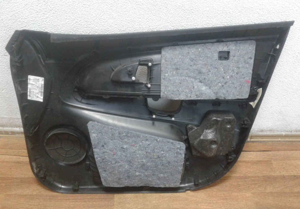 Обивка двери передняя левая Kia Venga (скл-3)