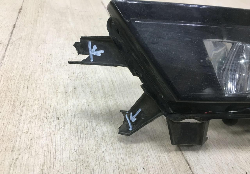 Фара противотуманная левая Skoda Rapid рестайлинг OEM 5JA941699D Фара противотуманная левая Skoda Rapid рестайлинг OEM 5JA941699D