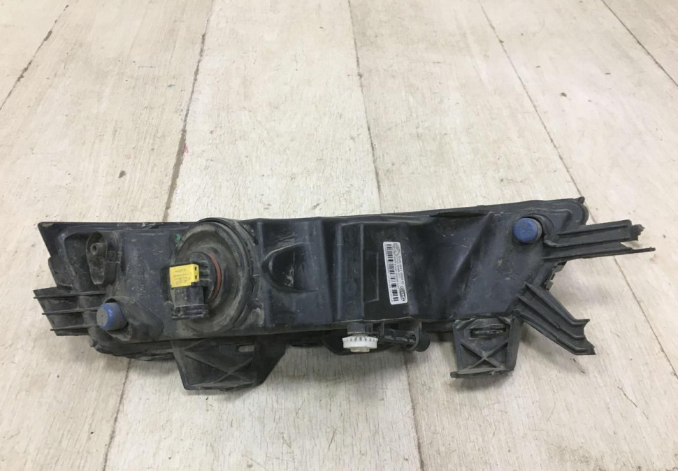Фара противотуманная левая Skoda Rapid рестайлинг OEM 5JA941699D Фара противотуманная левая Skoda Rapid рестайлинг OEM 5JA941699D