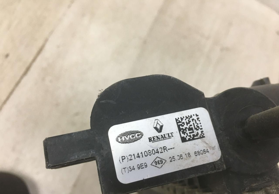 Радиатор охлаждения Renault Kaptur OEM 214108042R Радиатор охлаждения Renault Kaptur OEM 214108042R