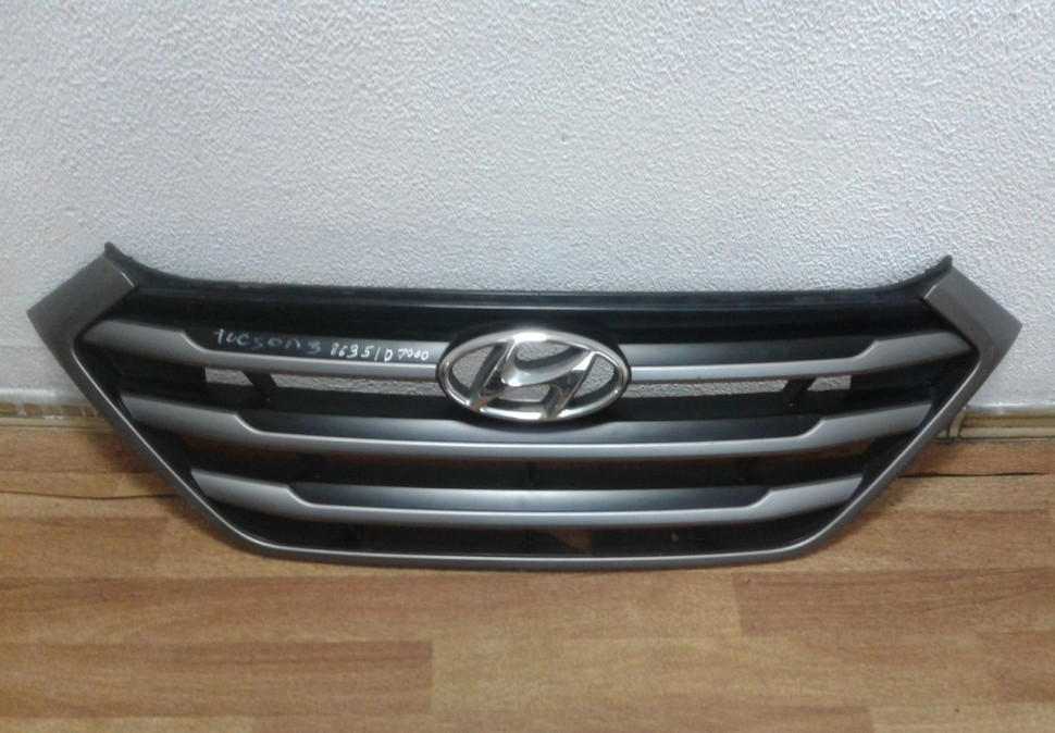 Решетка радиатора Hyundai Tucson 3 (слом. часть) oem 86951d7000 Решетка радиатора Hyundai Tucson 3 (слом. часть) oem 86951d7000
