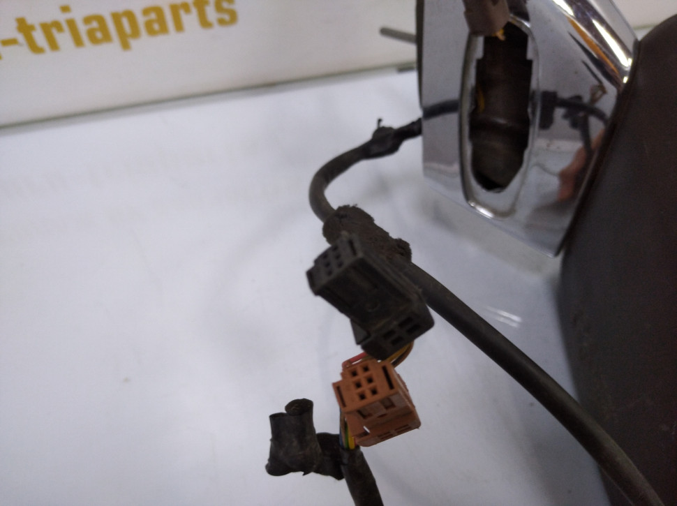 Зеркало левое б/у Citroen ds3 Зеркало левое б/у Citroen ds3