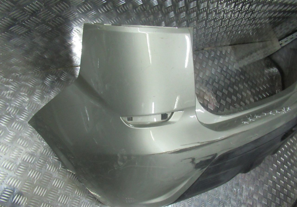 Бампер задний Lada X-Ray oem 850220699R (вмятина) (скл-3) Бампер задний Lada X-Ray oem 850220699R (вмятина) (скл-3)