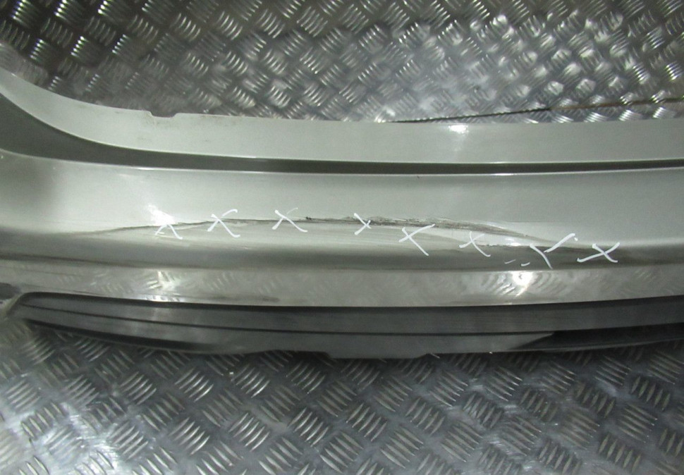 Бампер задний Lada X-Ray oem 850220699R (вмятина) (скл-3) Бампер задний Lada X-Ray oem 850220699R (вмятина) (скл-3)