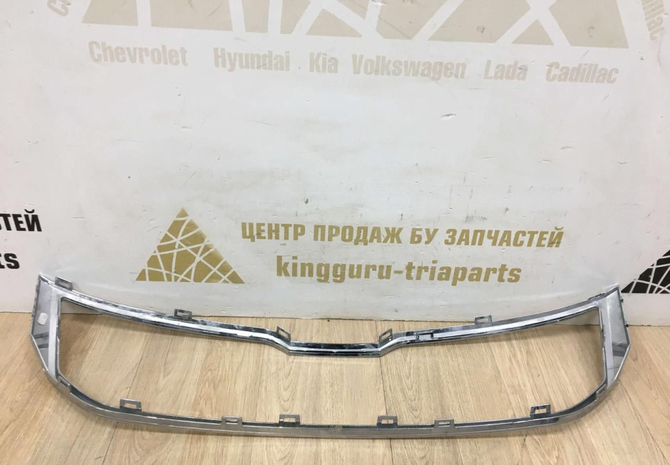 Молдинг решетки радиатора Skoda Karoq OEM 57A853761