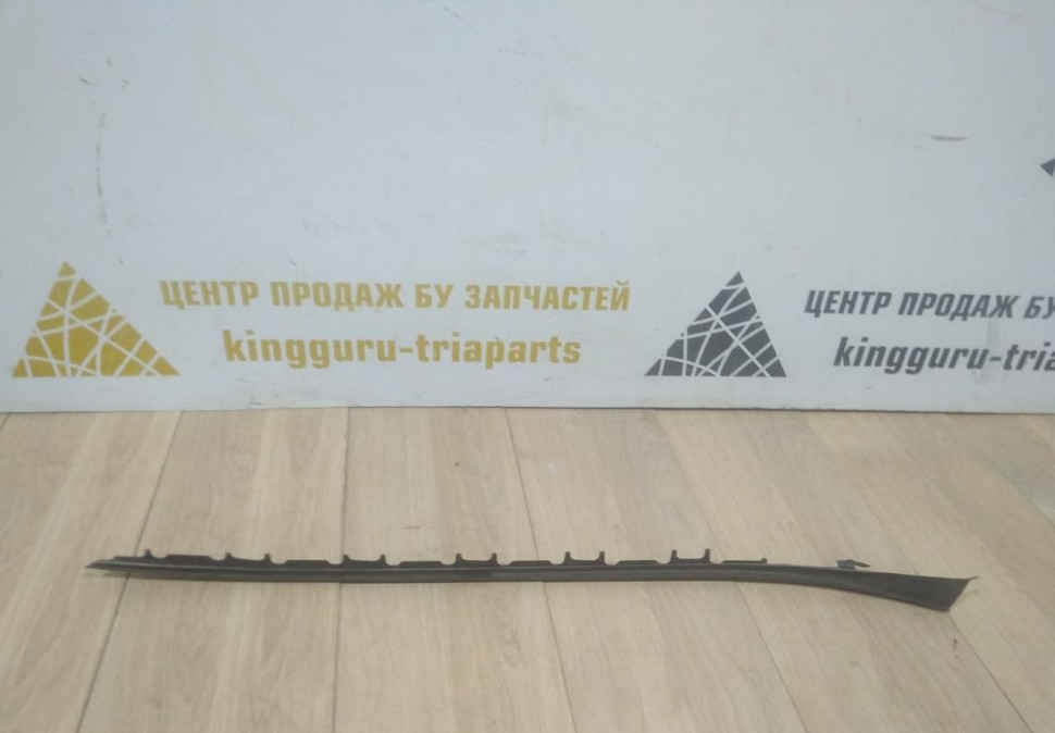Молдинг лобового стекла правый бу BMW X1 F48 OEM 51317350610