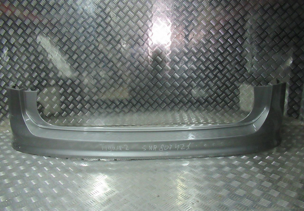 Бампер задний Volkswagen Tiguan 2 oem 5NR807421 (мал.трещина) (скл-5)