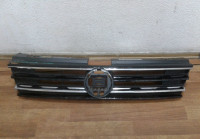 Решетка радиатора Volkswagen Tiguan 2 oem 5na853653 (трещина)