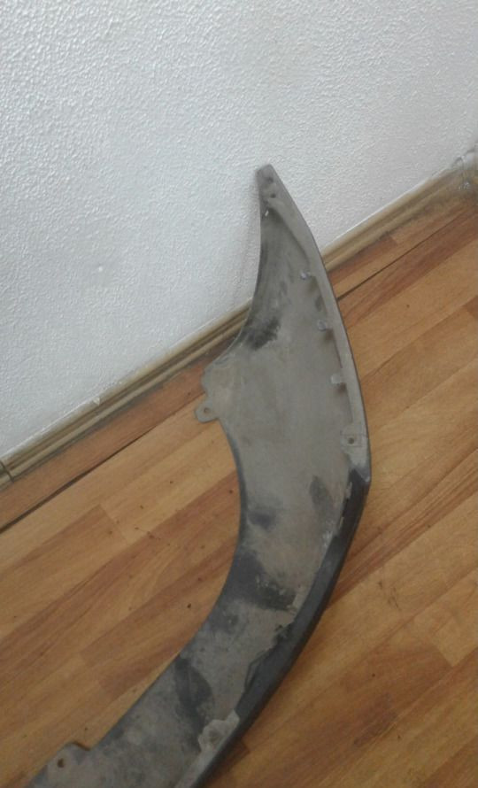 Спойлер заднего бампера Hyundai ix35 oem 866122y000 (дефект)
