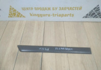 Молдинг двери задний правый бу Skoda Yeti OEM 5L0853536C