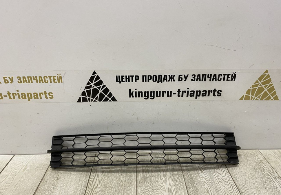 Решетка переднего бампера Skoda Rapid OEM 60U853677A