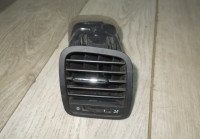 Обдув торпеды правый бу Skoda Yeti OEM 5L0819702