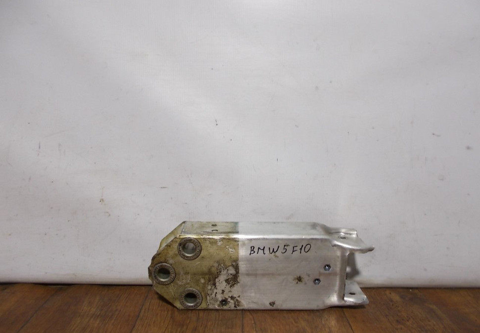 Кронштейн усилителя переднего бампера бу BMW 5 F10 OEM 51117253877