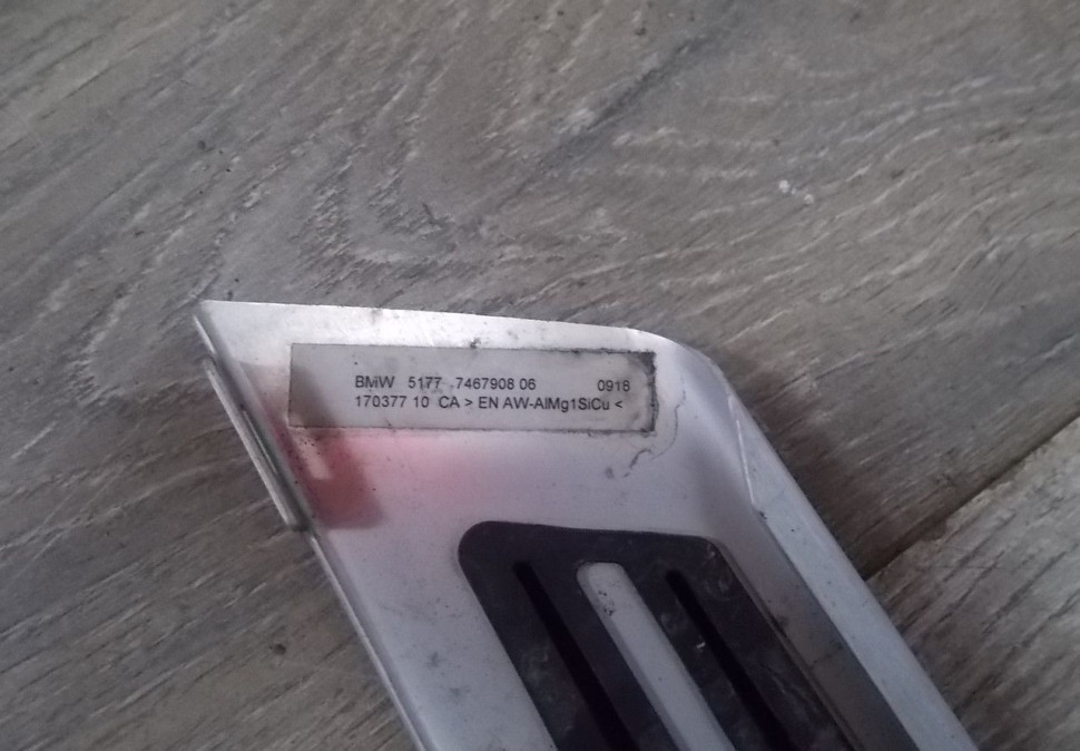 Накладка правого порога алюминиевая бу BMW X5 G05 OEM 51777467908 Накладка правого порога алюминиевая бу BMW X5 G05 OEM 51777467908