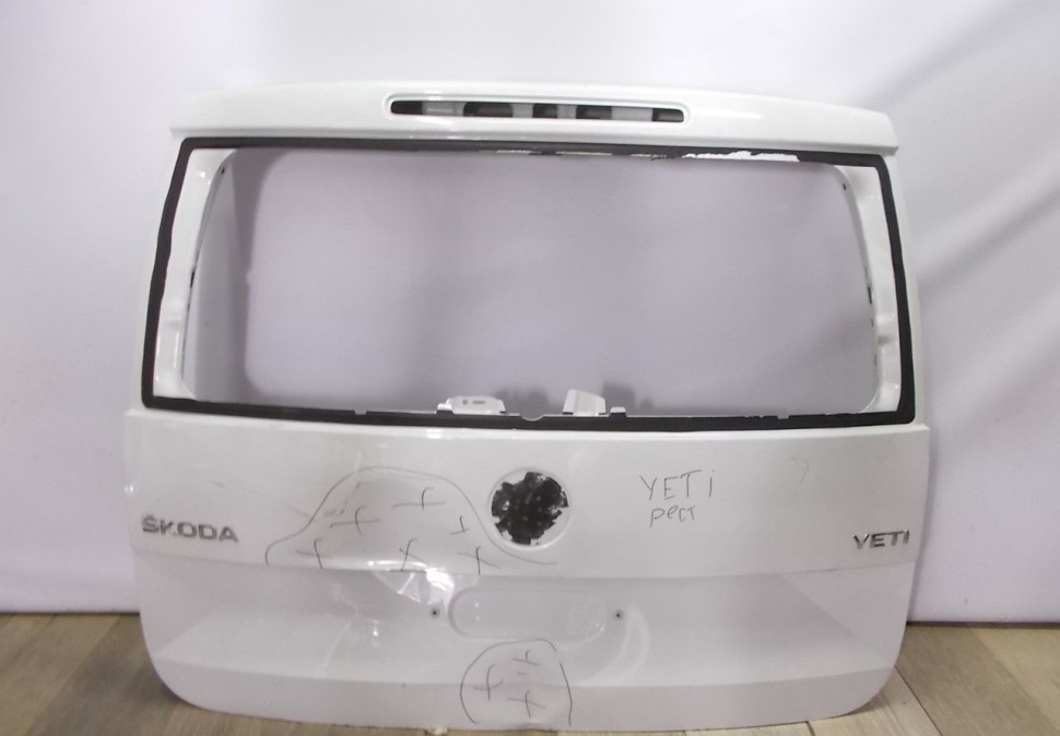 Крышка багажника бу Skoda Yeti рестайлинг OEM 5L6827025F