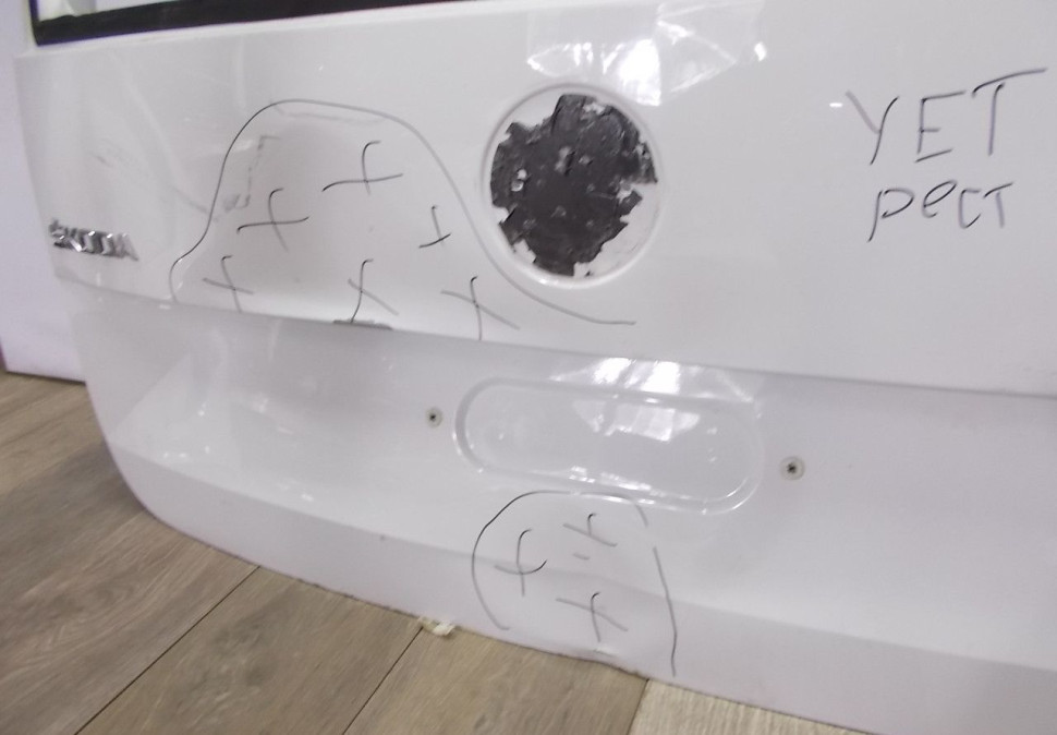 Крышка багажника бу Skoda Yeti рестайлинг OEM 5L6827025F Крышка багажника бу Skoda Yeti рестайлинг OEM 5L6827025F