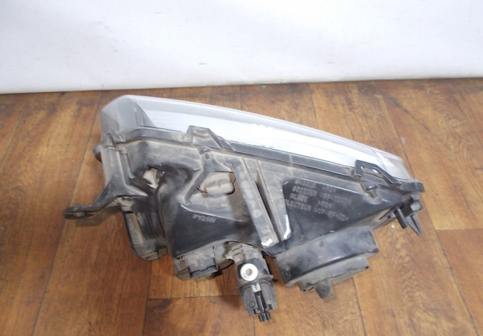 Фара правая бу Renault Duster OEM 260100067R