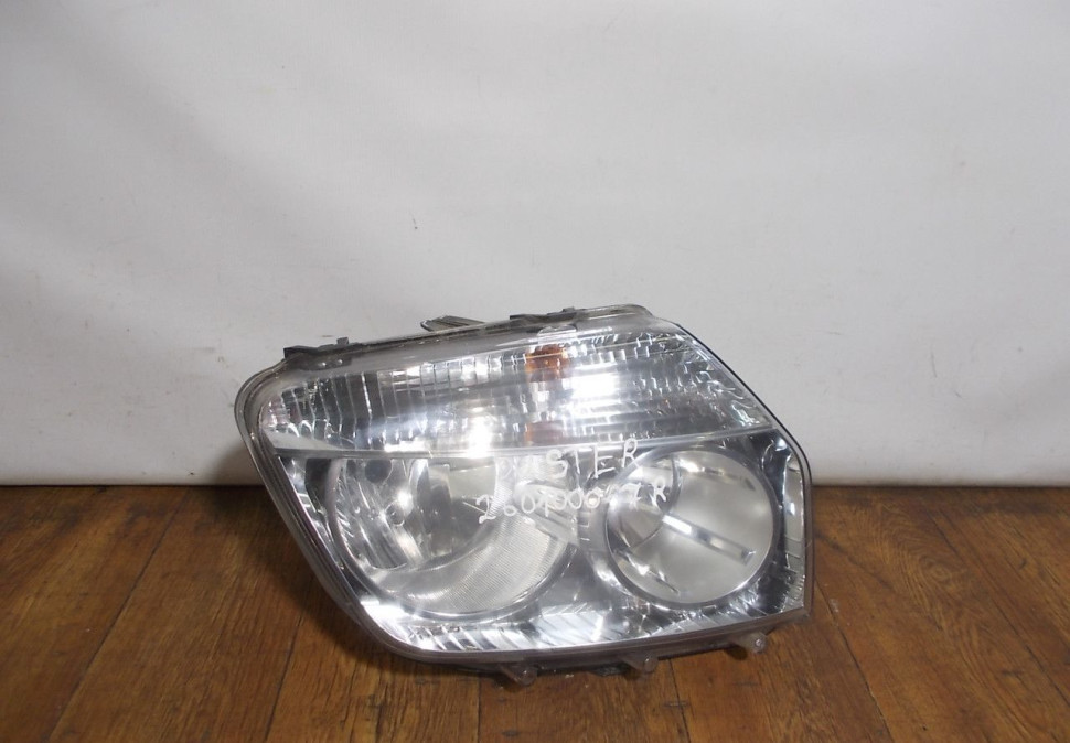 Фара правая бу Renault Duster OEM 260100067R